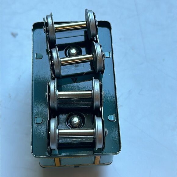 New in box Vintage 1995 Hallmark Yuletide Central pressed tin Keepsake ornament - Picture 7 of 7